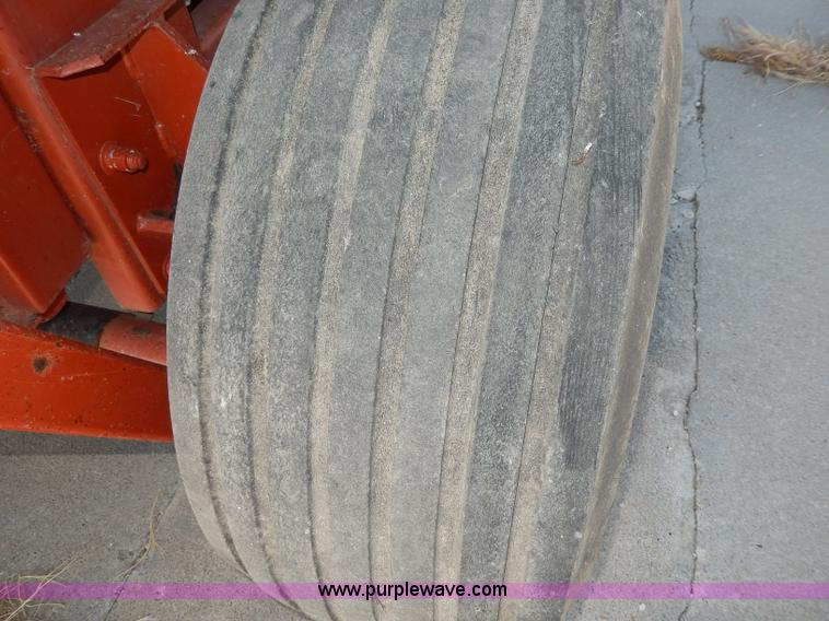 image for item H9749 Hesston 565A round baler