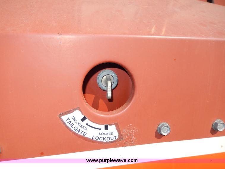 image for item H9749 Hesston 565A round baler