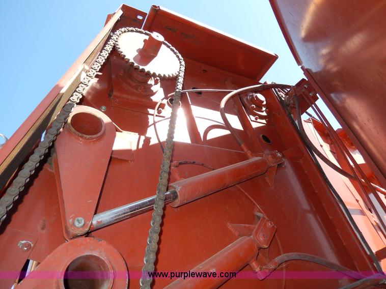 image for item H9749 Hesston 565A round baler