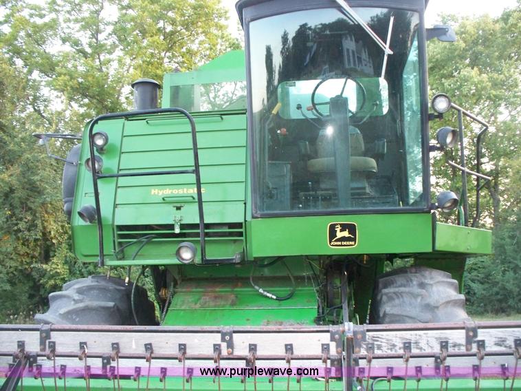 image for item H9808 1983 John Deere 6620 combine