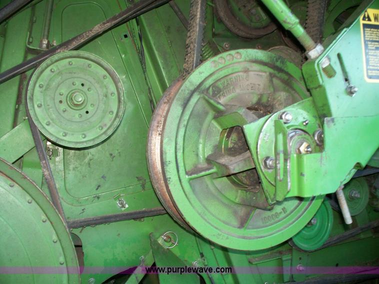 image for item H9808 1983 John Deere 6620 combine