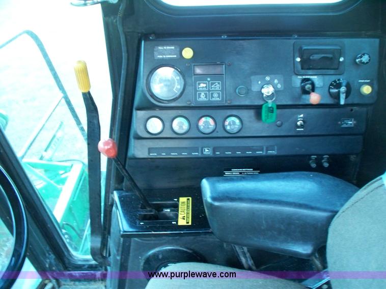 image for item H9808 1983 John Deere 6620 combine