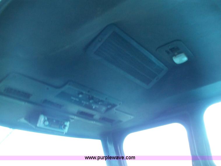 image for item H9808 1983 John Deere 6620 combine