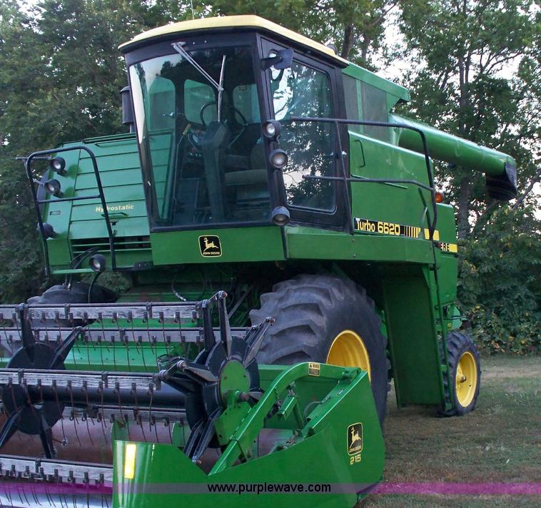 image for item H9808 1983 John Deere 6620 combine