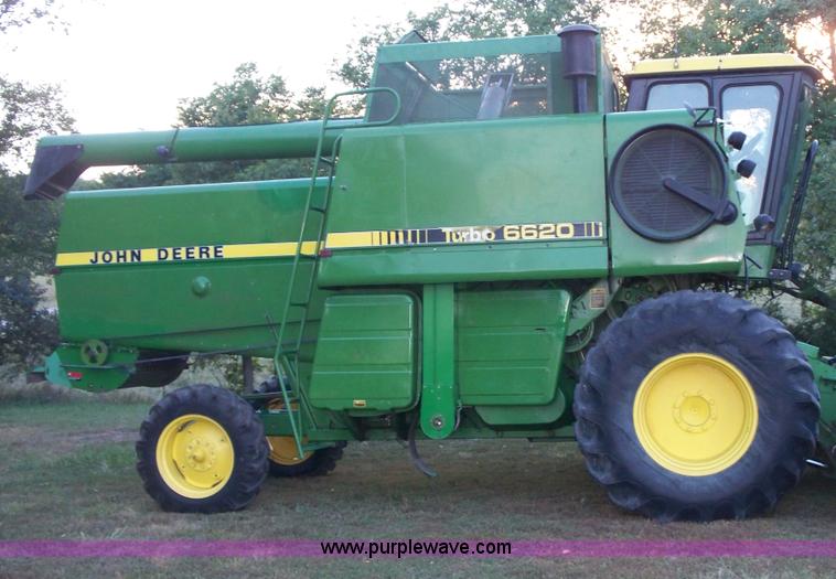 image for item H9808 1983 John Deere 6620 combine