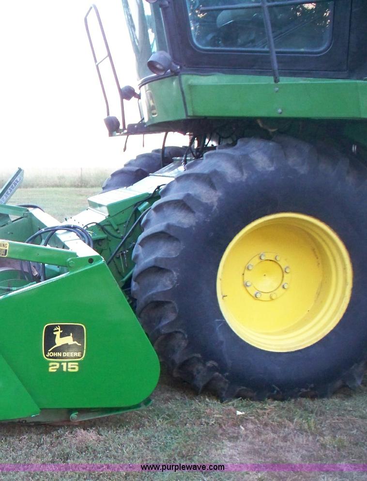 image for item H9808 1983 John Deere 6620 combine