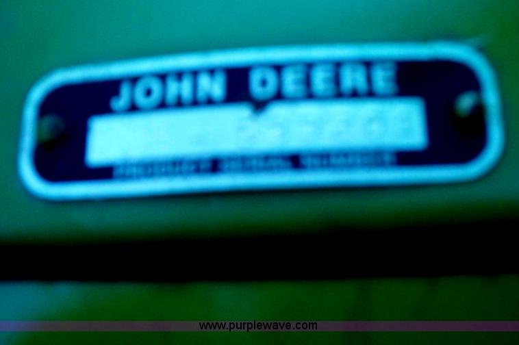 image for item H9808 1983 John Deere 6620 combine