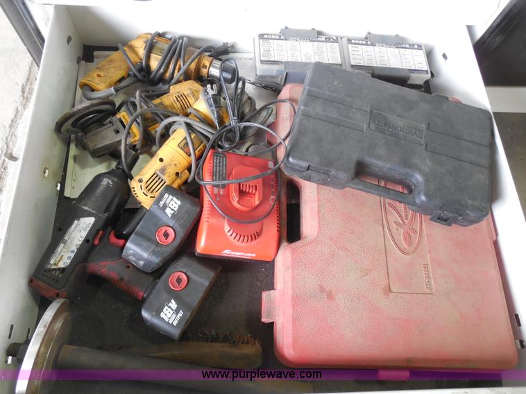 image for item I1437 Snap On Limited Edition toolbox and tools