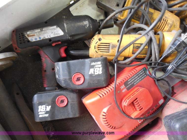 image for item I1437 Snap On Limited Edition toolbox and tools