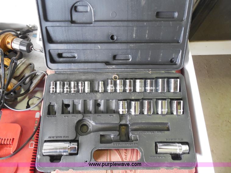 image for item I1437 Snap On Limited Edition toolbox and tools