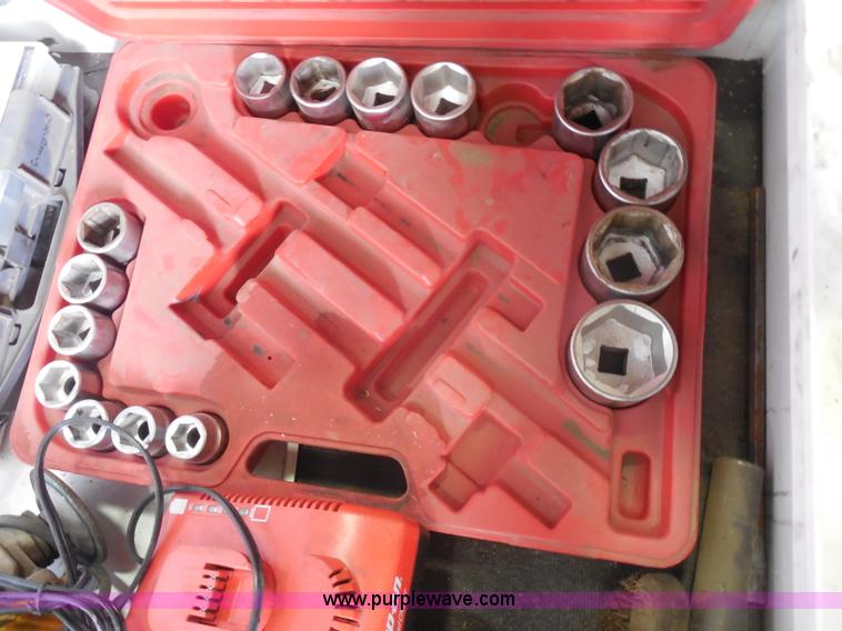 image for item I1437 Snap On Limited Edition toolbox and tools