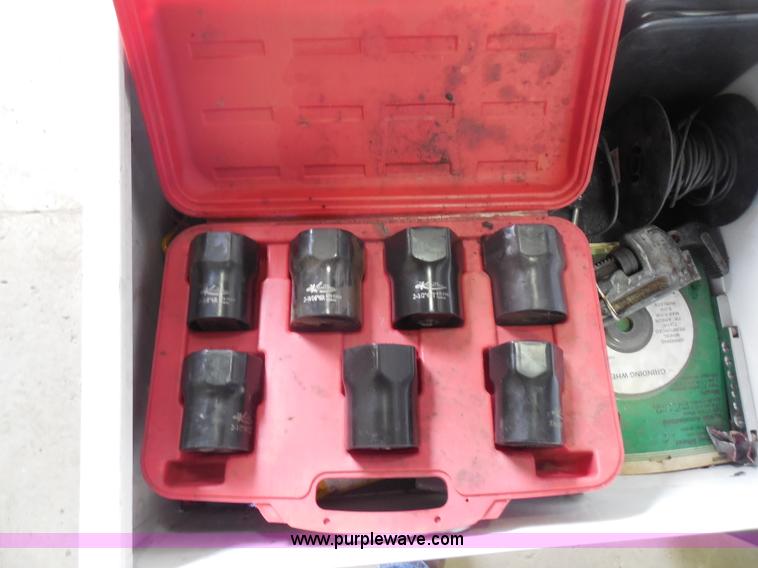 image for item I1437 Snap On Limited Edition toolbox and tools