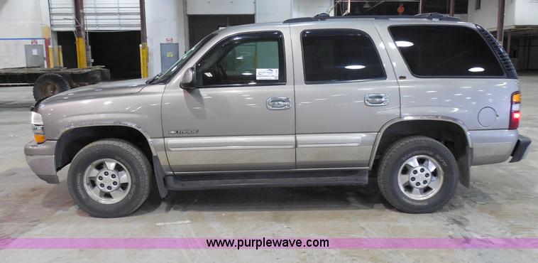 image for item I1484 2002 Chevrolet Tahoe SUV