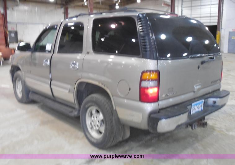 image for item I1484 2002 Chevrolet Tahoe SUV