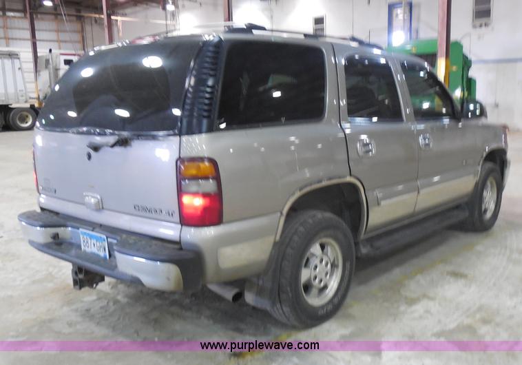 image for item I1484 2002 Chevrolet Tahoe SUV