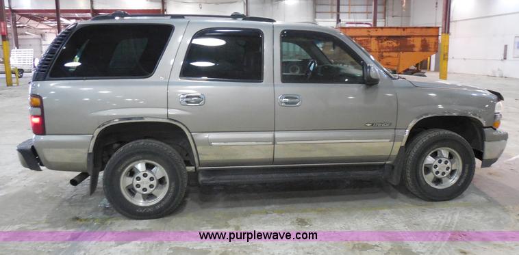 image for item I1484 2002 Chevrolet Tahoe SUV