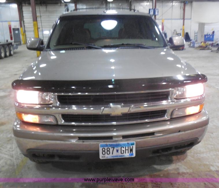 image for item I1484 2002 Chevrolet Tahoe SUV