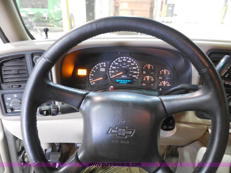 image for item I1484 2002 Chevrolet Tahoe SUV