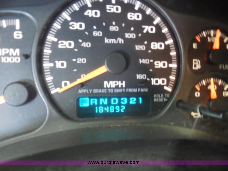 image for item I1484 2002 Chevrolet Tahoe SUV