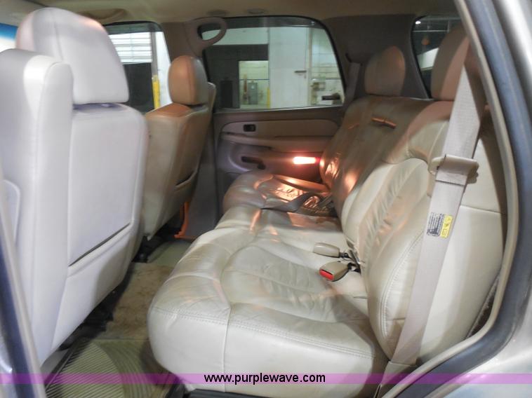 image for item I1484 2002 Chevrolet Tahoe SUV