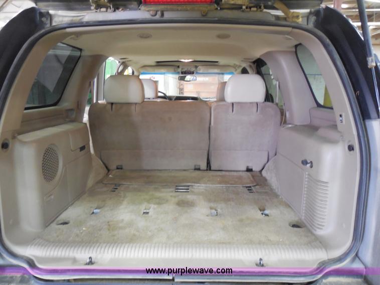 image for item I1484 2002 Chevrolet Tahoe SUV