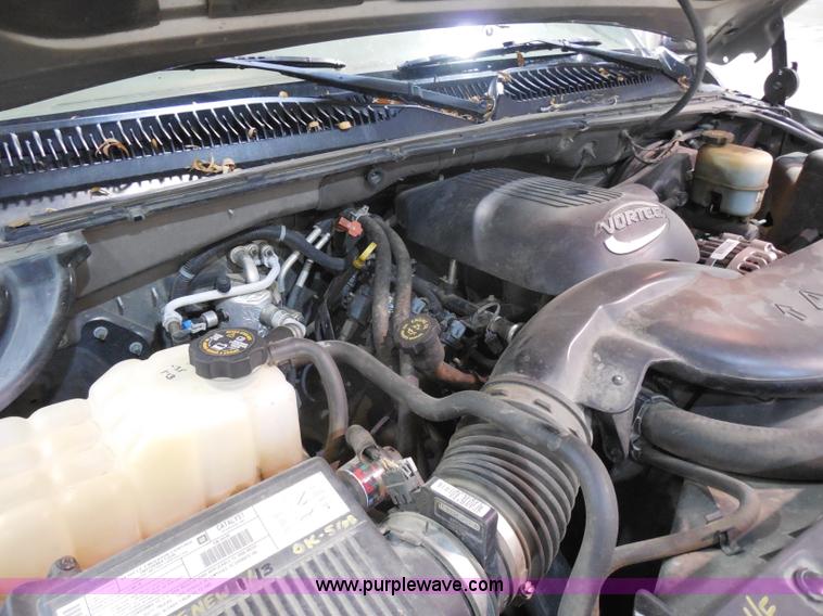 image for item I1484 2002 Chevrolet Tahoe SUV