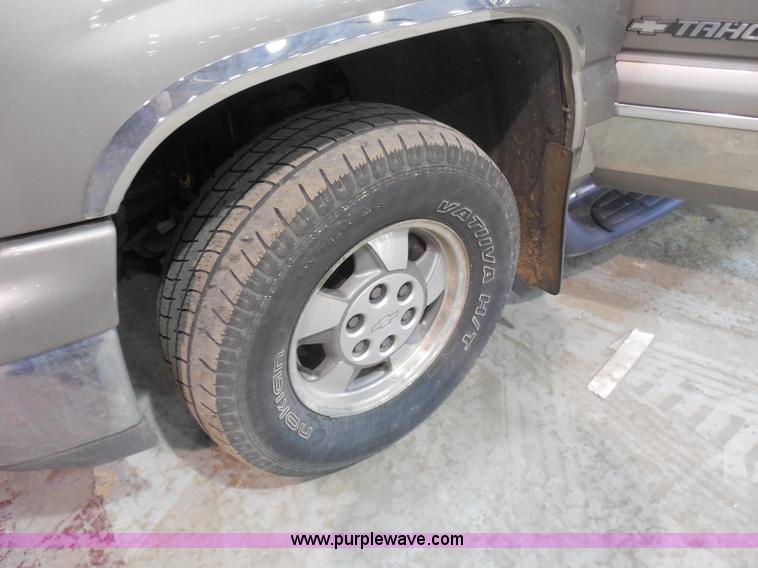 image for item I1484 2002 Chevrolet Tahoe SUV
