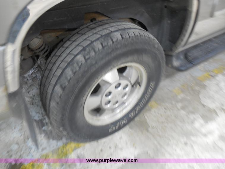 image for item I1484 2002 Chevrolet Tahoe SUV