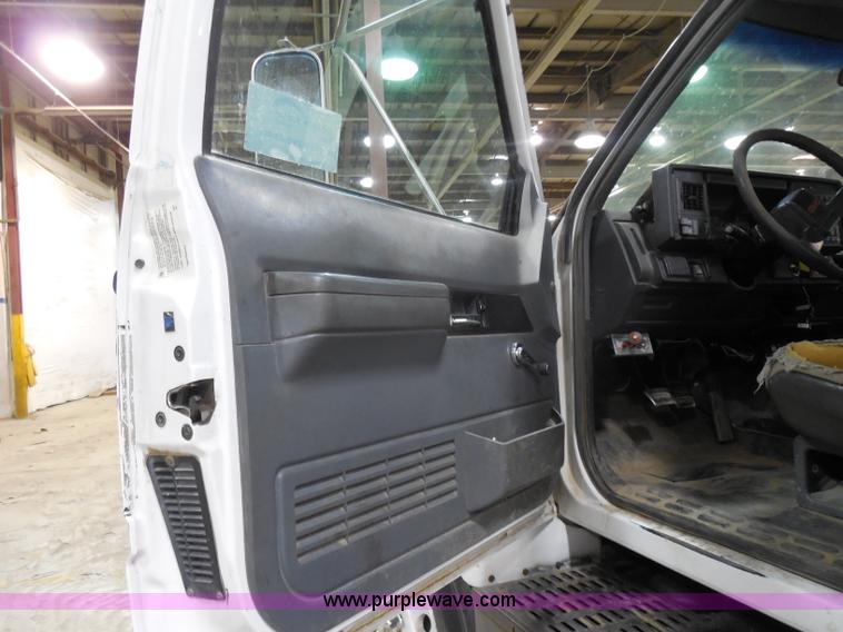 image for item I1490 1999 GMC C7500 service truck