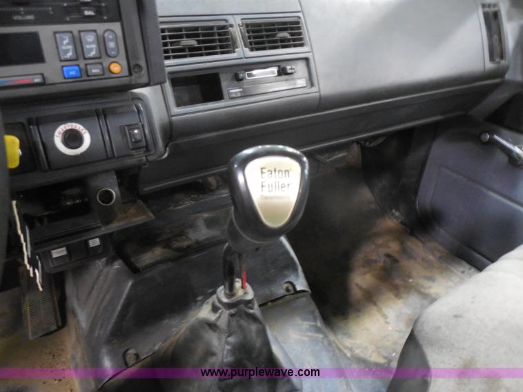 image for item I1490 1999 GMC C7500 service truck