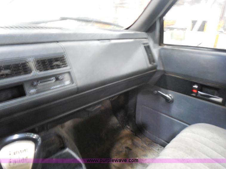 image for item I1490 1999 GMC C7500 service truck