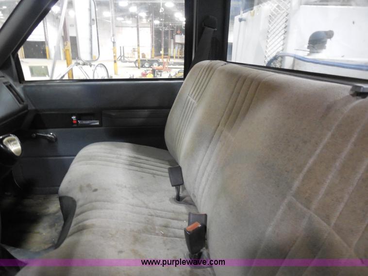 image for item I1490 1999 GMC C7500 service truck