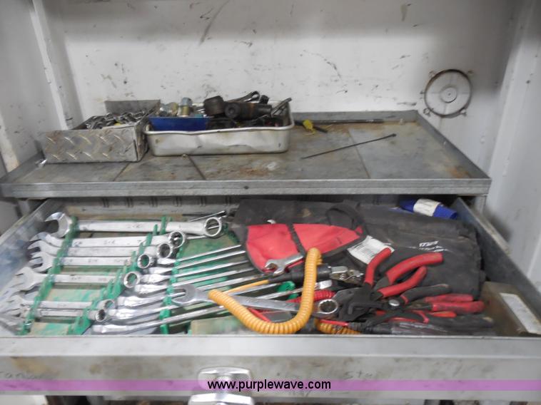 image for item I1490 1999 GMC C7500 service truck