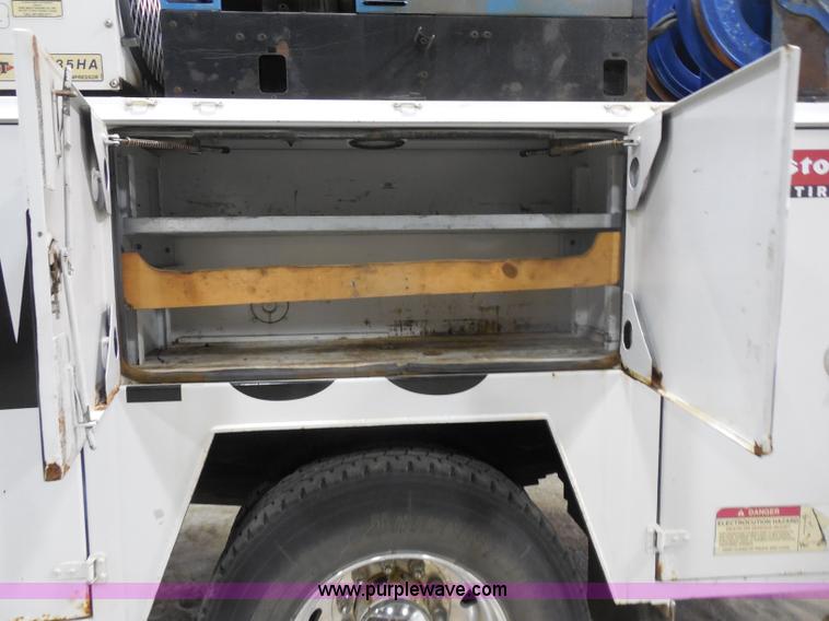 image for item I1490 1999 GMC C7500 service truck