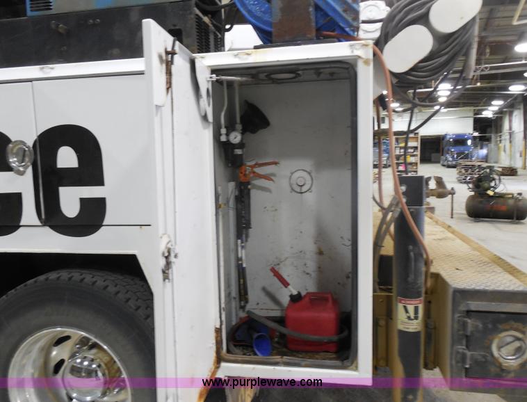 image for item I1490 1999 GMC C7500 service truck