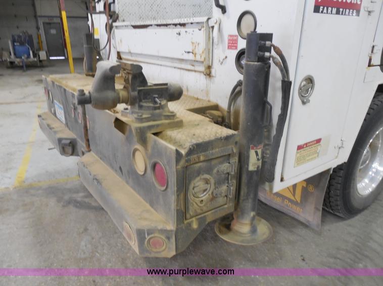 image for item I1490 1999 GMC C7500 service truck