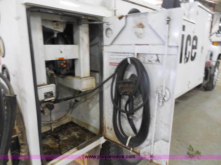 image for item I1490 1999 GMC C7500 service truck