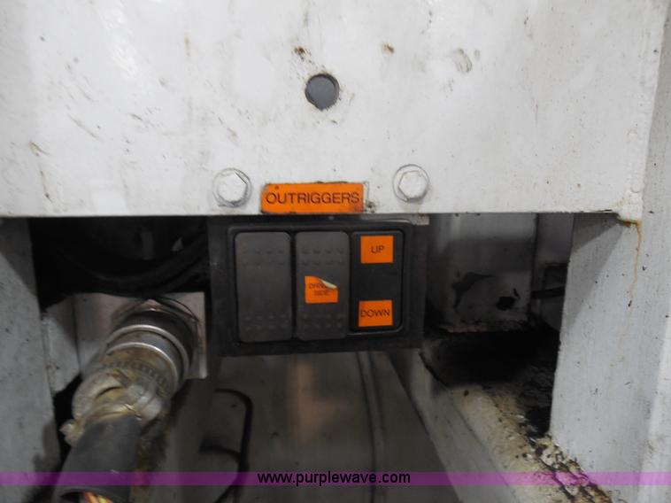 image for item I1490 1999 GMC C7500 service truck