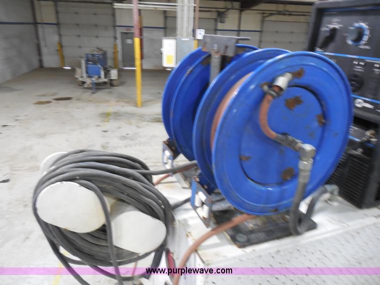 image for item I1490 1999 GMC C7500 service truck