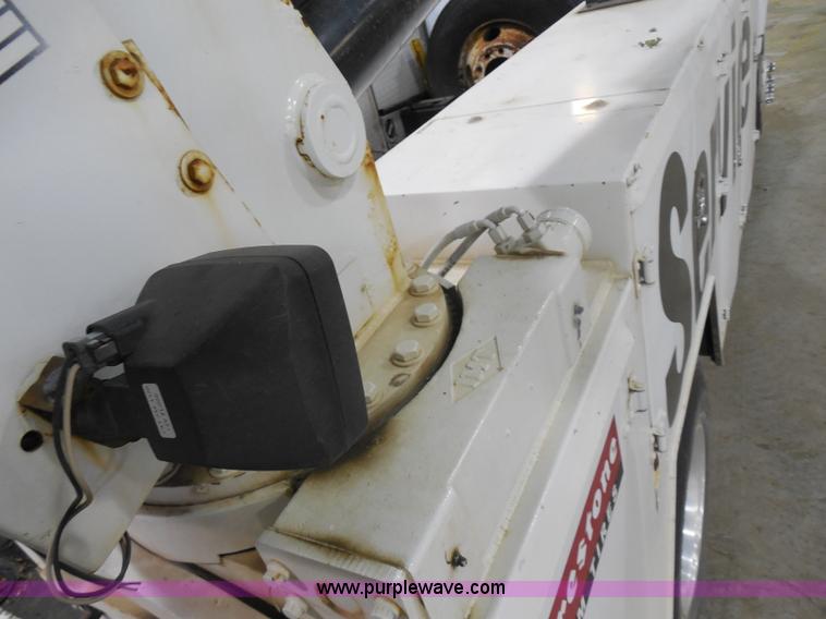 image for item I1490 1999 GMC C7500 service truck