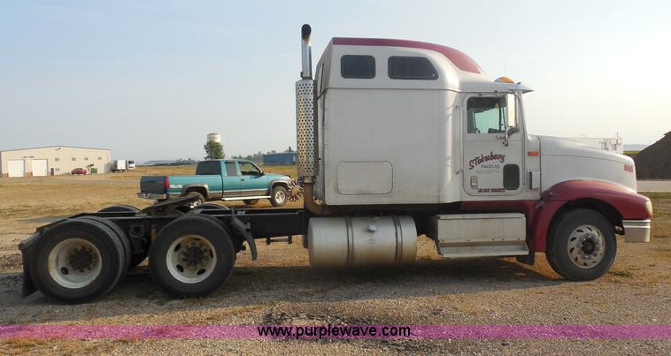 image for item I1496 1999 International 9400 semi truck
