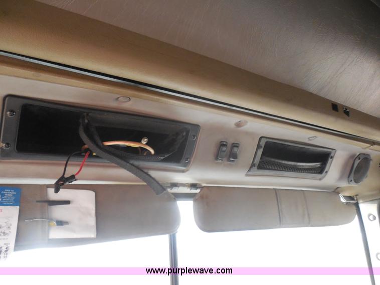 image for item I1496 1999 International 9400 semi truck