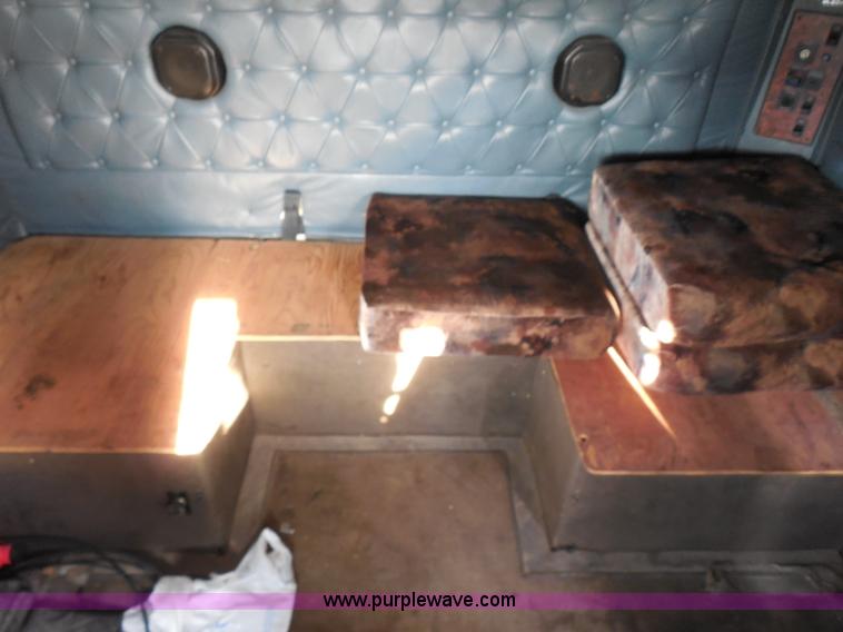 image for item I1496 1999 International 9400 semi truck