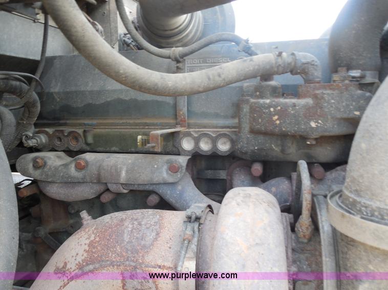 image for item I1496 1999 International 9400 semi truck