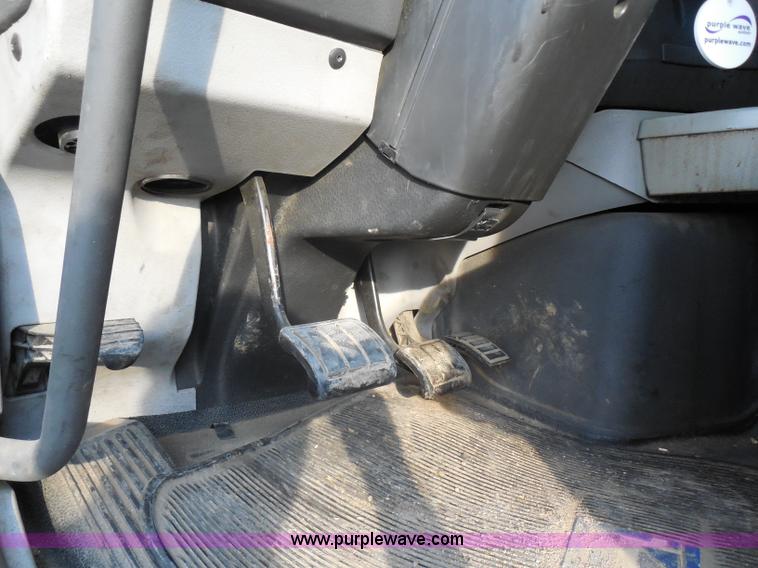 image for item I1497 2006 Volvo VNL semi truck