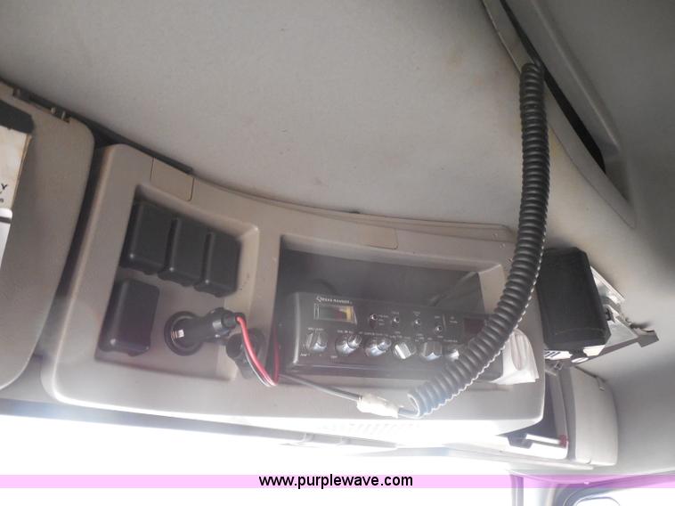 image for item I1497 2006 Volvo VNL semi truck