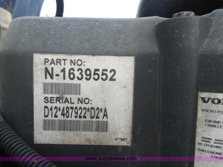 image for item I1497 2006 Volvo VNL semi truck