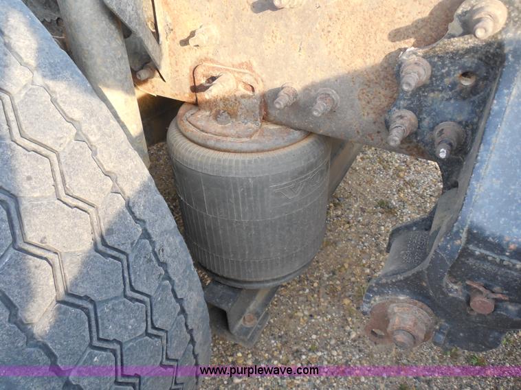 image for item I1497 2006 Volvo VNL semi truck