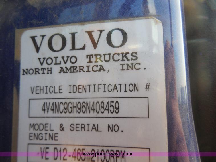 image for item I1497 2006 Volvo VNL semi truck