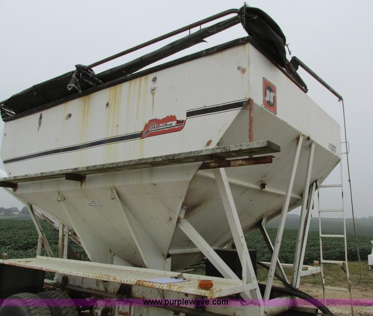 image for item I4248 Truck fertilizer tender box
